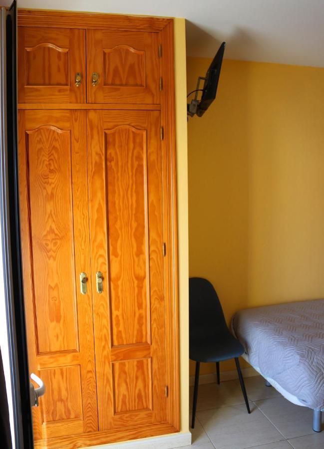 Hostal La Estacion Benajarafe Exterior photo